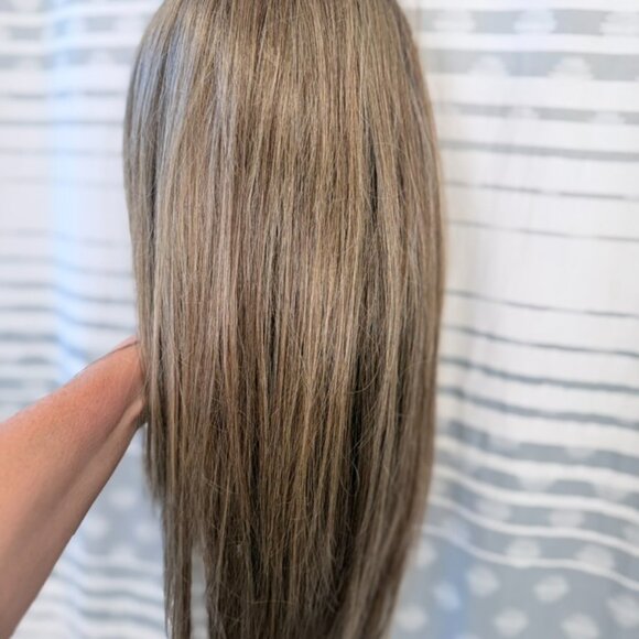 Raquel Welch Mesmerized Wig in SS Iced Cappucinno - Picture 3 of 8